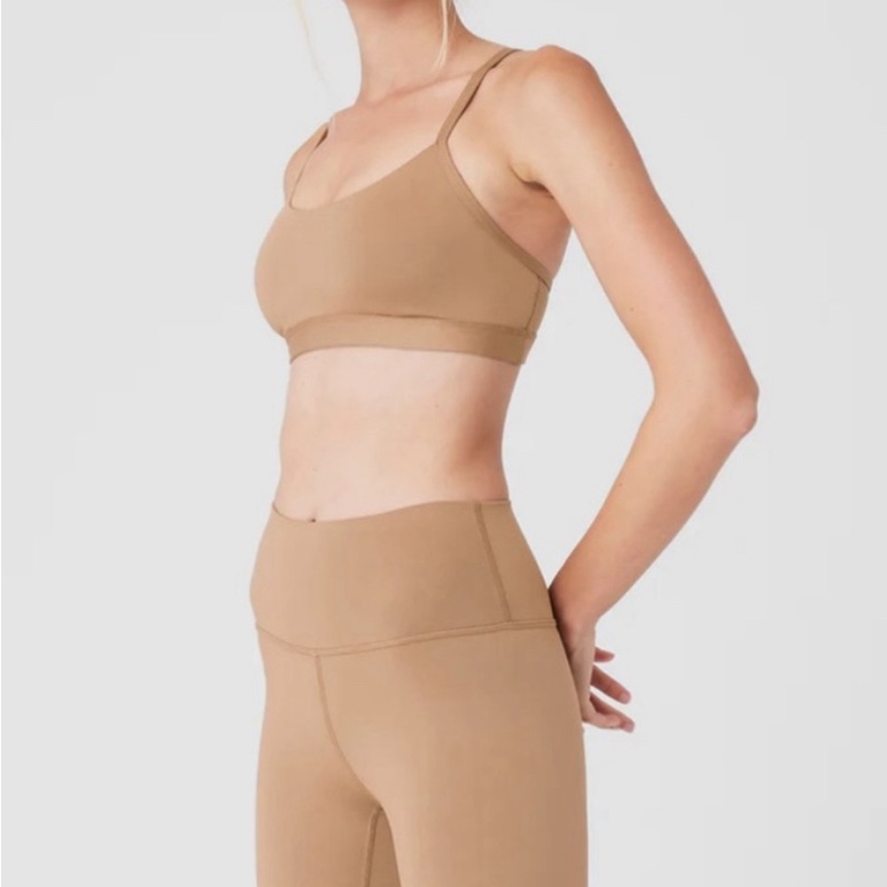 Alo Yoga Airlift Intrigue Bra & Airlift 7/8 Leggings